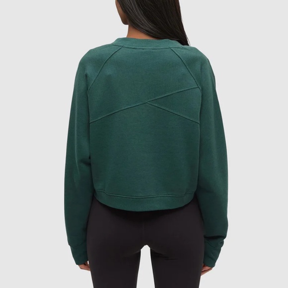 NWT Tentree // Bridger Cropped V-Neck TreeFleece Sweatshirt in Forest Green - Picture 2 of 6